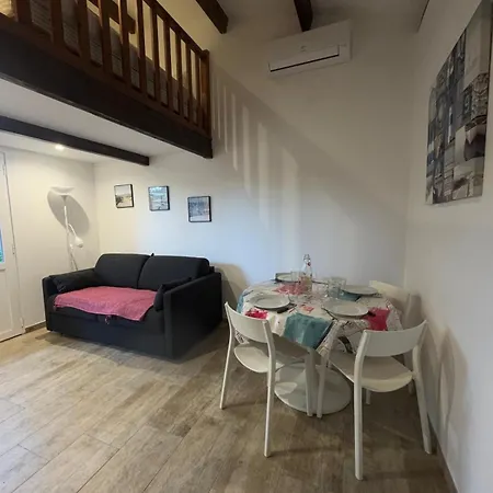 Le Club Des Cigales *