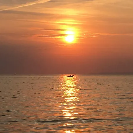 Le Club Des Cigales Apartamento