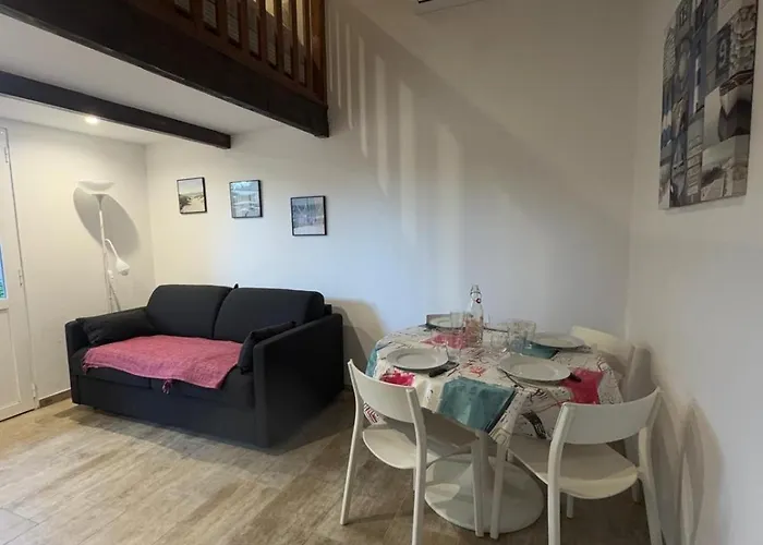 Le Club Des Cigales *