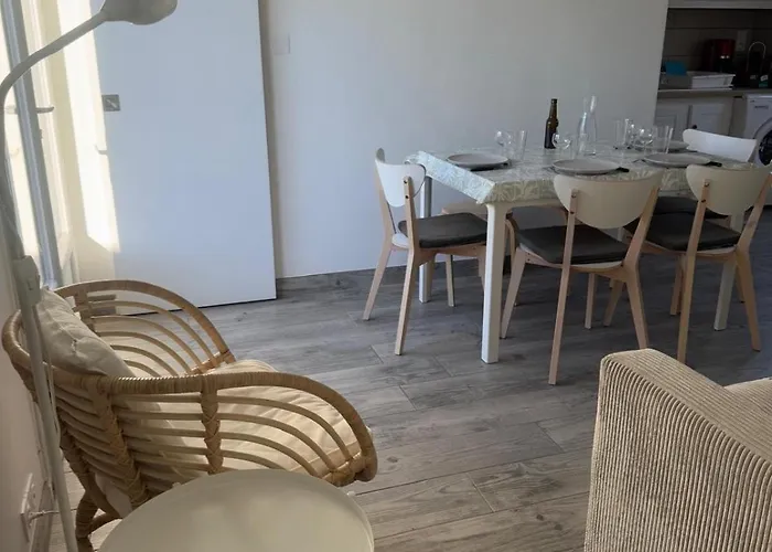 Le Club Des Cigales *