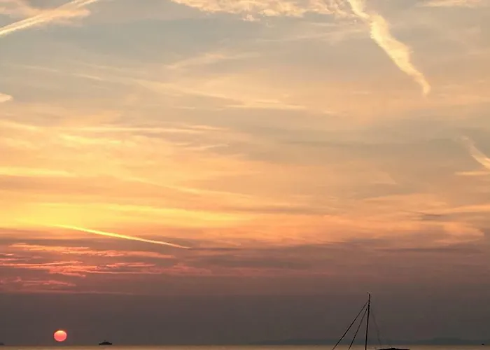 Le Club Des Cigales Apartman *